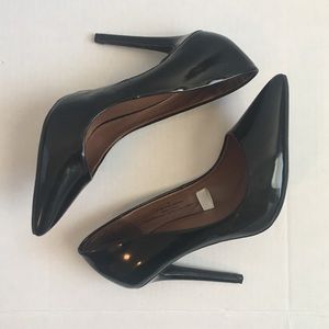 Black pointed toe heel